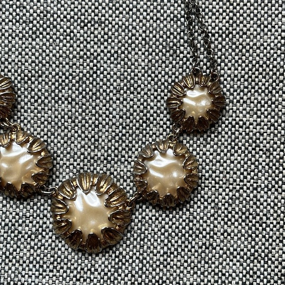 ✨ Talbots Sun Burst Gold and Pearl-like cabochon Statement Necklace ✨ - Picture 7 of 17
